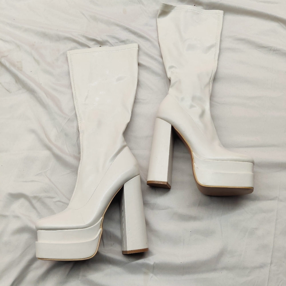 Mixx Shuz White Platform Heel, size 8